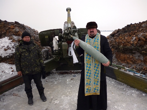 Синод УПЦ КП заборонив у служінні єпископа за фотогрфії зі зброєю.(ФОТО)
